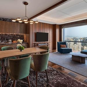 Premier One-Bedroom Upper Floors King Suite
